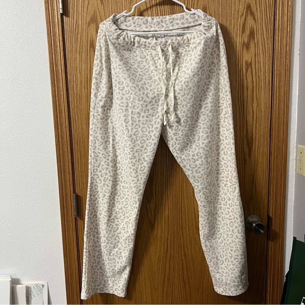 Old Navy Leopard Print Lounge Pants